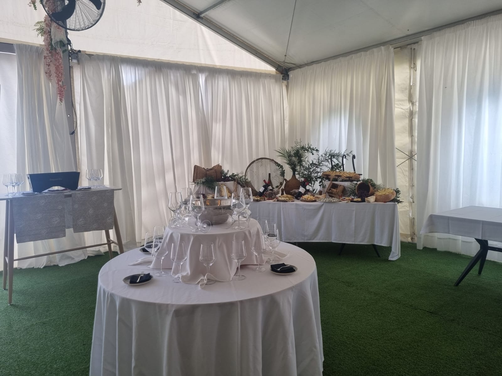 Montaje de cóctel y buffet para un bautizo en M-LÍA, Hellín