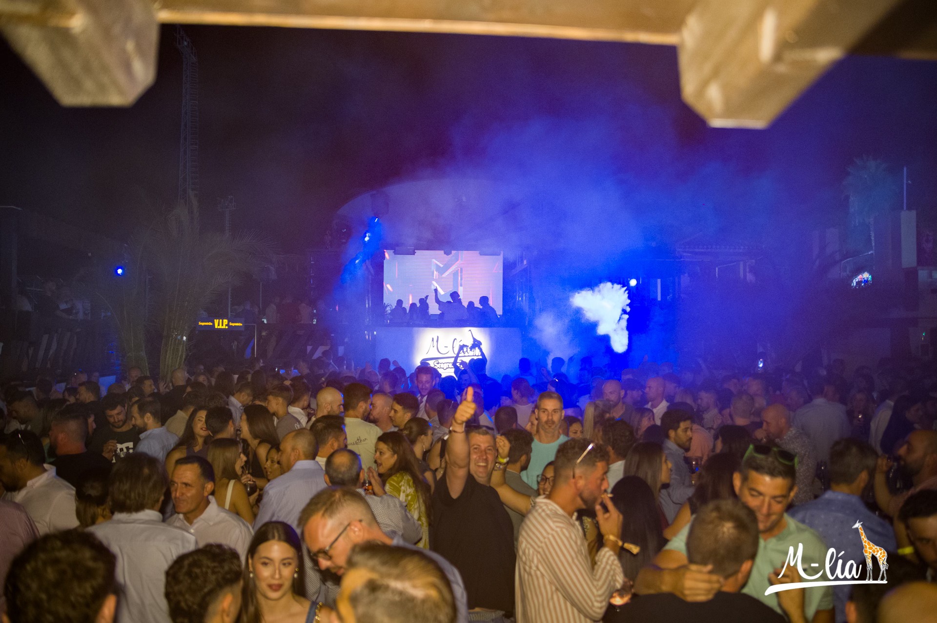Ambiente de fiesta en la Terraza M-LÍA